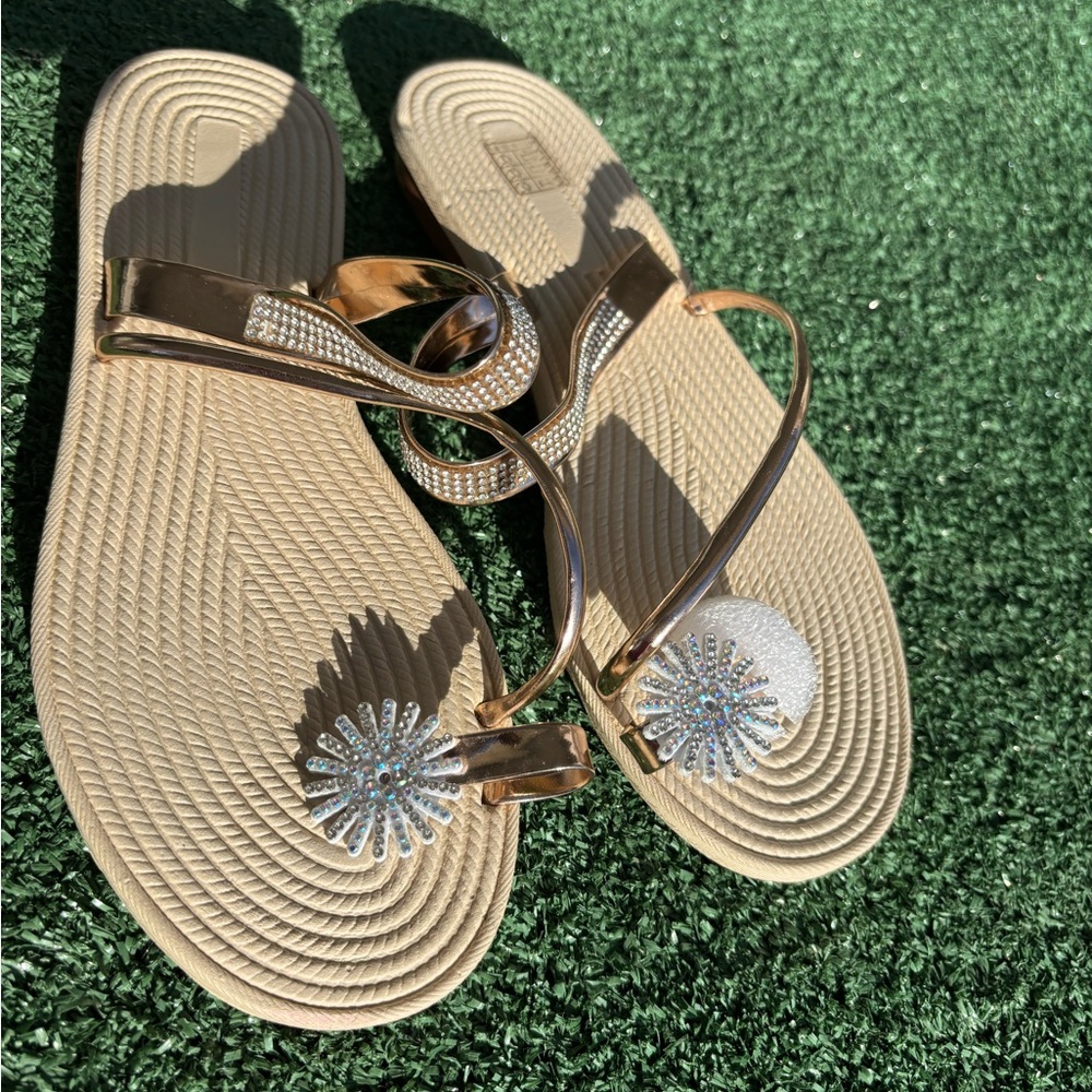 Elegant Gold Sandals with Rhinestone Detail